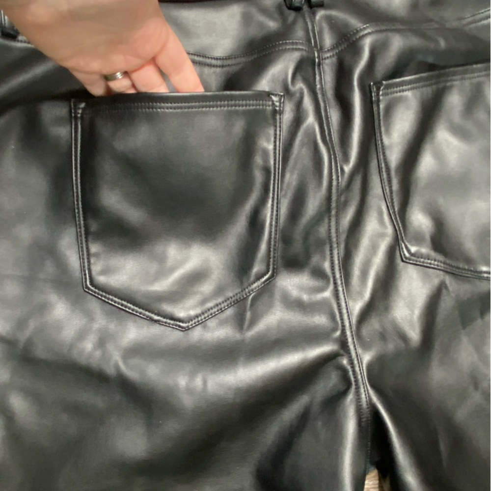 Good American 20 Black Faux Leather Pants - Picture 8 of 13